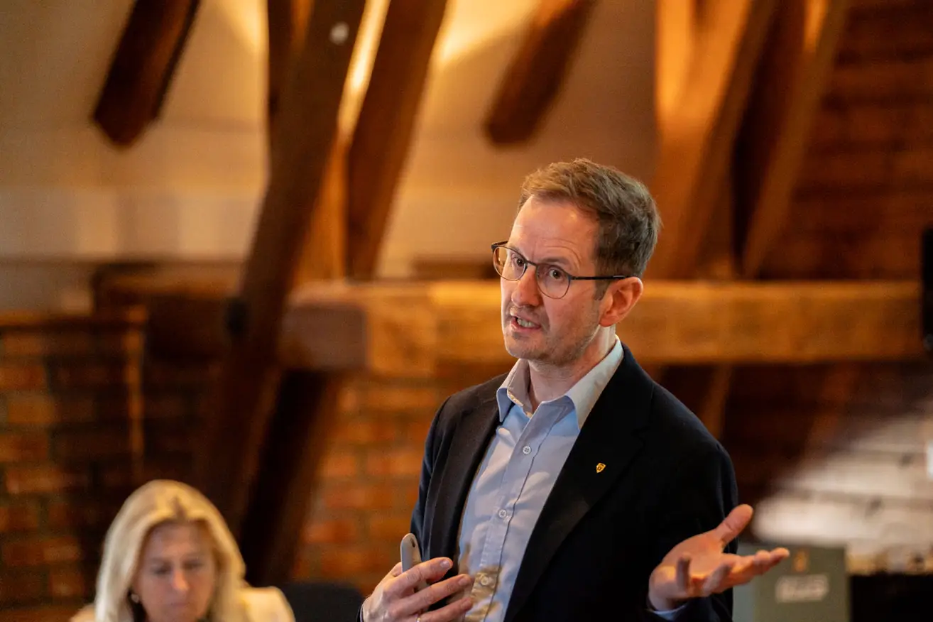 Ordfører Magnus Arnesen presenterer på Borregaard Hovedgård på Alliansepartnermøtet 2026